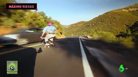 El peligroso descenso de un skater a casi 100km/h