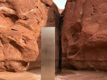 El monolito localizado en el desierto de Utah El monolito localizado en el desierto de Utah