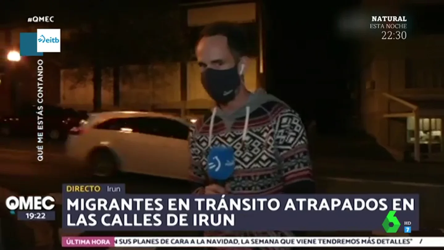 El susto de un reportero en pleno directo tras un pequeño percance con el perro de su entrevistada: "He pisado al perrete" El susto de un reportero en pleno directo tras un pequeño percance con el perro de su entrevistada: "He pisado al perrete"