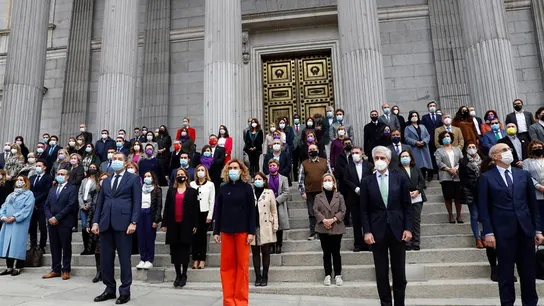 Minuto de silencio contra la violencia machista en el Congreso Minuto de silencio contra la violencia machista en el Congreso
