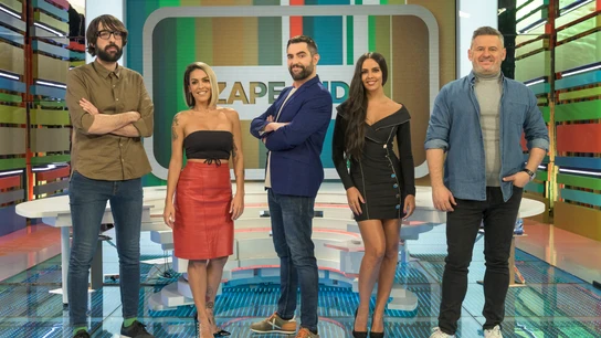 El equipo de Zapeando, de izda. a drcha.: Quique Peinado, Lorena Castell, Dani Mateo, Cristina Pedroche y Miki Nadal El equipo de Zapeando, de izda. a drcha.: Quique Peinado, Lorena Castell, Dani Mateo, Cristina Pedroche y Miki Nadal