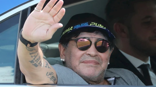 Muere Maradona a los 60 años de edad tras sufrir un paro cardíaco Muere Maradona a los 60 años de edad tras sufrir un paro cardíaco