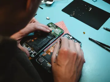 Reparando un móvil Reparando un móvil