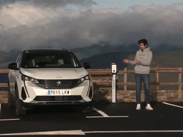 El 3008 PHEV guarda bastantes similitudes con el 5008 El 3008 PHEV guarda bastantes similitudes con el 5008