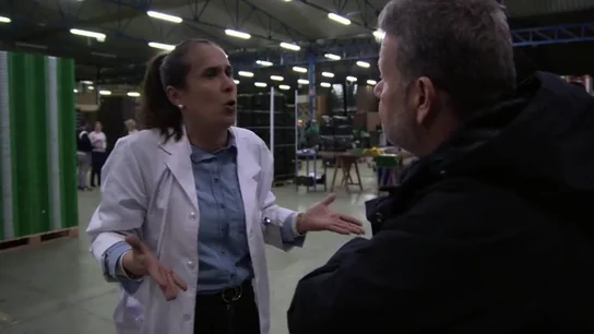 Chicote descubre cajas sin etiqueta en una exportadora de hortalizas y su dueña niega fraudes: "Son bulos" Chicote descubre cajas sin etiqueta en una exportadora de hortalizas y su dueña niega fraudes: "Son bulos"