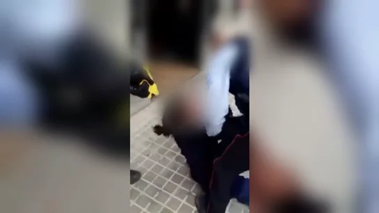 Investigan a los mossos que dispararon a una joven con una pistola Taser a las puertas de un centro médico Investigan a los mossos que dispararon a una joven con una pistola Taser a las puertas de un centro médico