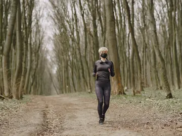 Practicar deporte con mascarilla puede resultar incómodo Practicar deporte con mascarilla puede resultar incómodo