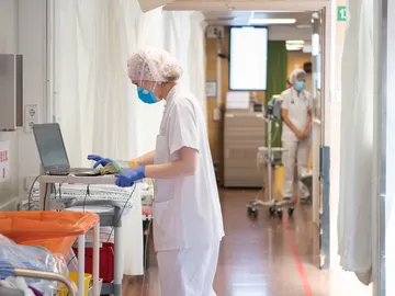 Los sanitarios muestran su hartazgo ante su situación laboral y el incumplimiento de las restricciones Los sanitarios muestran su hartazgo ante su situación laboral y el incumplimiento de las restricciones