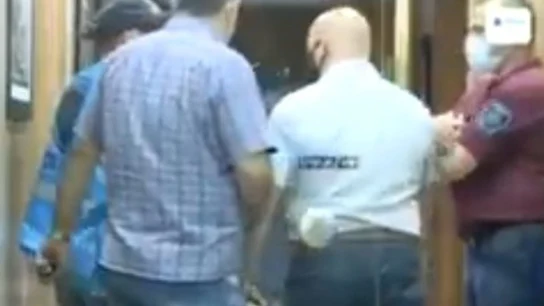 Se entrega la persona que se fotografió con el cuerpo de Maradona Se entrega la persona que se fotografió con el cuerpo de Maradona