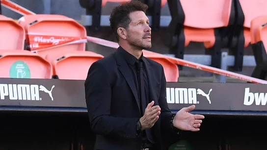 Los aplausos de Simeone para Maradona Los aplausos de Simeone para Maradona