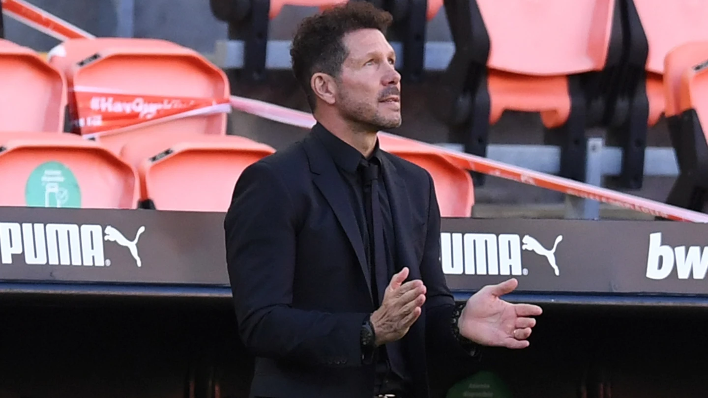 Los aplausos de Simeone para Maradona Los aplausos de Simeone para Maradona