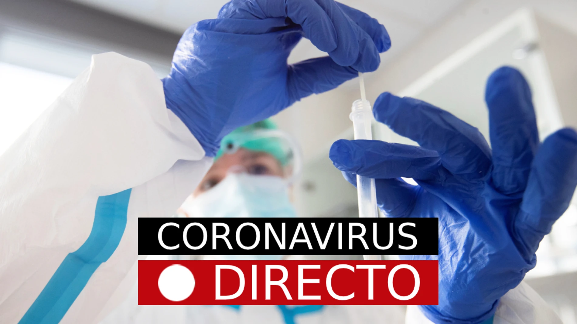 Médico atendiendo a un paciente afectado por el coronavirus