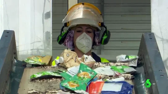No, la basura reciclada no 'se mezcla toda': así es el proceso en una planta de reciclaje No, la basura reciclada no 'se mezcla toda': así es el proceso en una planta de reciclaje
