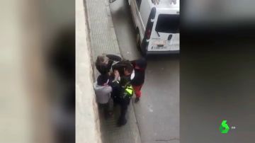 PALIZA A POLICÍA