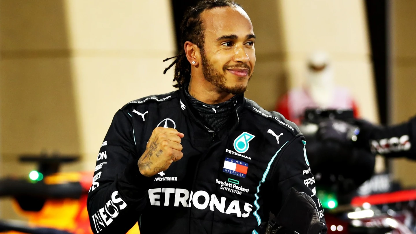 Hamilton celebra su victoria en el GP de Bahréin Hamilton celebra su victoria en el GP de Bahréin