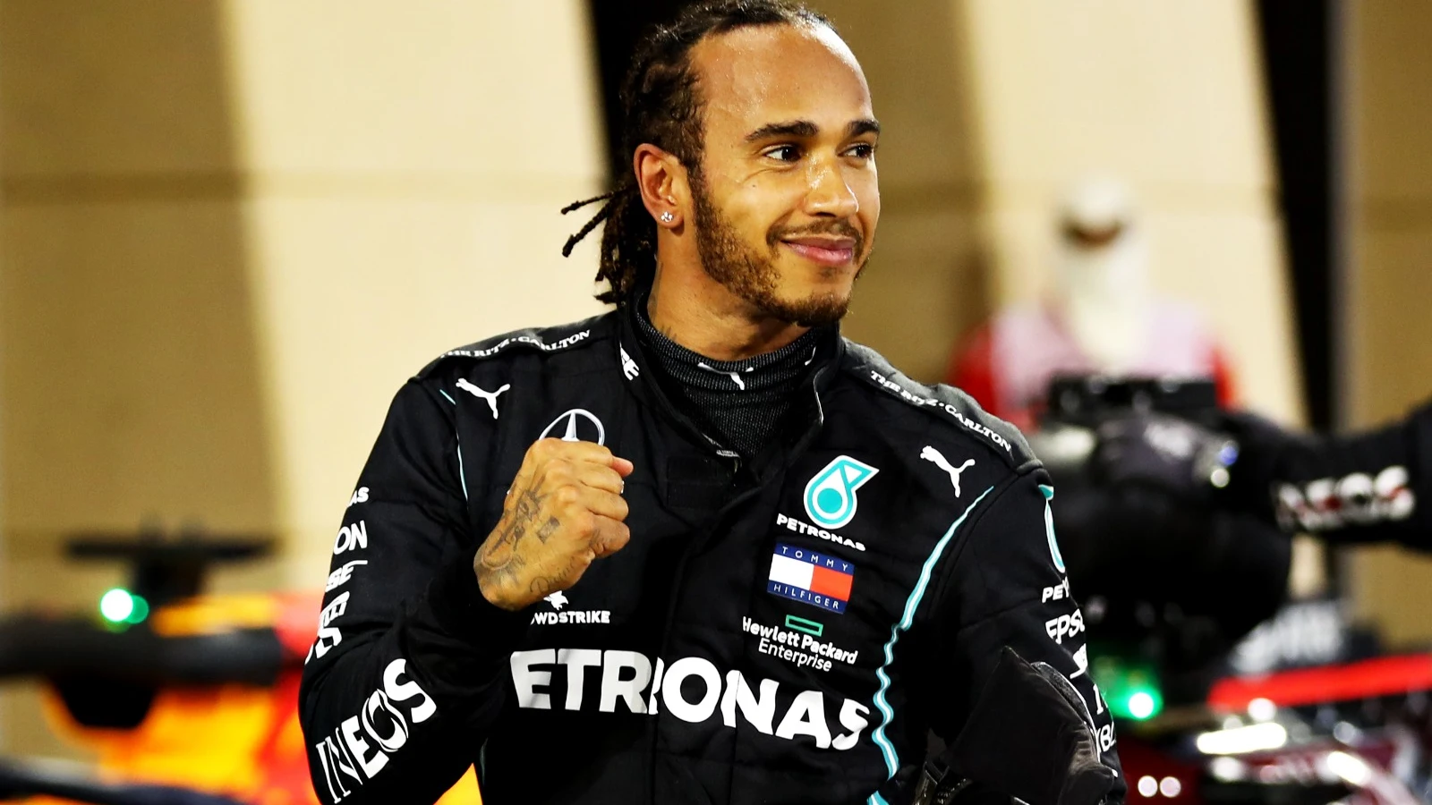 Hamilton celebra su victoria en el GP de Bahréin