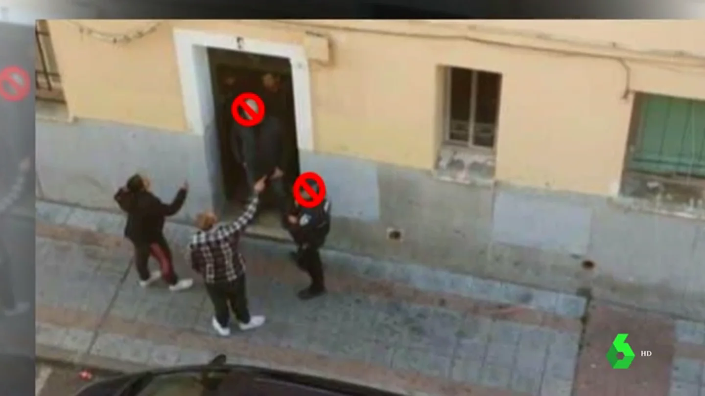 Piden cuatro años y medio de prisión contra un miembro de la PAH por fotografiar un desahucio y subirla a redes sociales Piden cuatro años y medio de prisión contra un miembro de la PAH por fotografiar un desahucio y subirla a redes sociales