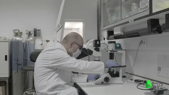Científico en laboratorio Científico en laboratorio