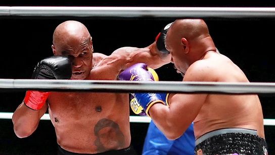 Mike Tyson, ante Roy Jones Jr. Mike Tyson, ante Roy Jones Jr.