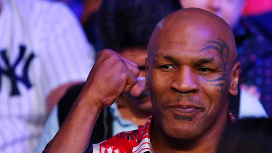 Mike Tyson, el boxeador regresó tras 15 años fuera del ring Fumó marihuana antes de subirse al ring