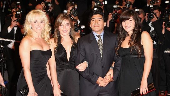 Diego Armando Maradona, su exmujer, Claudia Villafane, y hijas Dalma y Giannina Diego Armando Maradona, su exmujer, Claudia Villafane, y hijas Dalma y Giannina