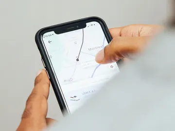 Servicio de Uber en un smartphone. Servicio de Uber en un smartphone.