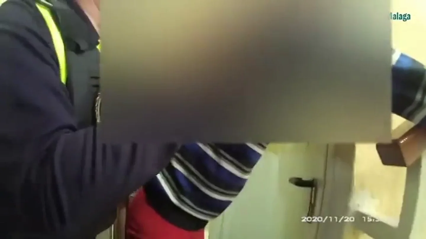 Espectacular detención a un hombre por intentar raptar a su hija a punta de pistola en Málaga Espectacular detención a un hombre por intentar raptar a su hija a punta de pistola en Málaga