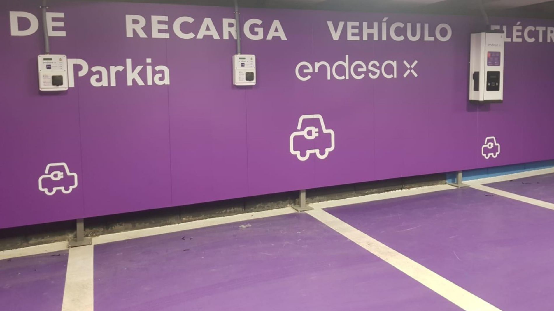 El nuevo acuerdo permite la instalaci&oacute;n de puntos de recarga en los parkings de Parkia