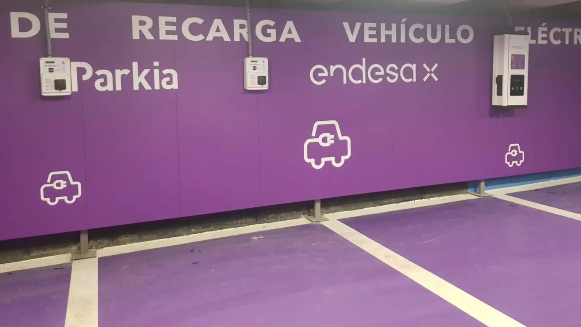 El nuevo acuerdo permite la instalación de puntos de recarga en los parkings de Parkia