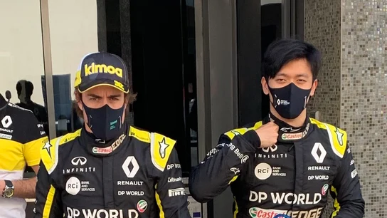 Fernando Alonso y Guanyu Zhou Fernando Alonso y Guanyu Zhou