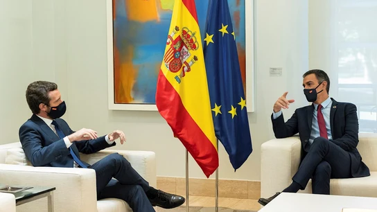 Pedro Sánchez junto a Pablo Casado en un encuentro (Archivo) Pedro Sánchez junto a Pablo Casado en un encuentro (Archivo)