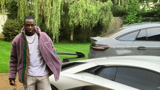 Benjamín Mendy con su Lamborghini Aventador SVJ Benjamín Mendy con su Lamborghini Aventador SVJ