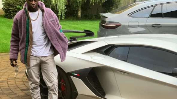 Benjamín Mendy con su Lamborghini Aventador SVJ