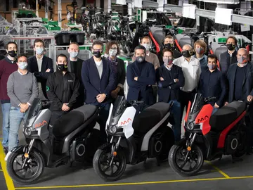 El equipo de SEAT MÓ junto al equipo de Silence El equipo de SEAT MÓ junto al equipo de Silence