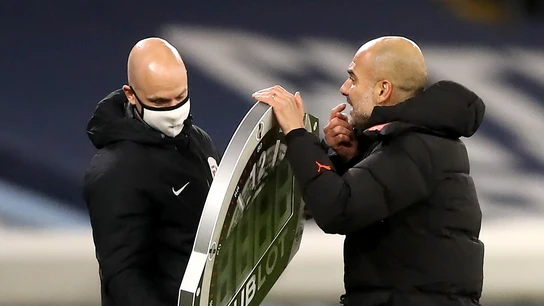 Pep Guardiola pierde los papeles con el cuarto ábitro Pep Guardiola pierde los papeles con el cuarto ábitro