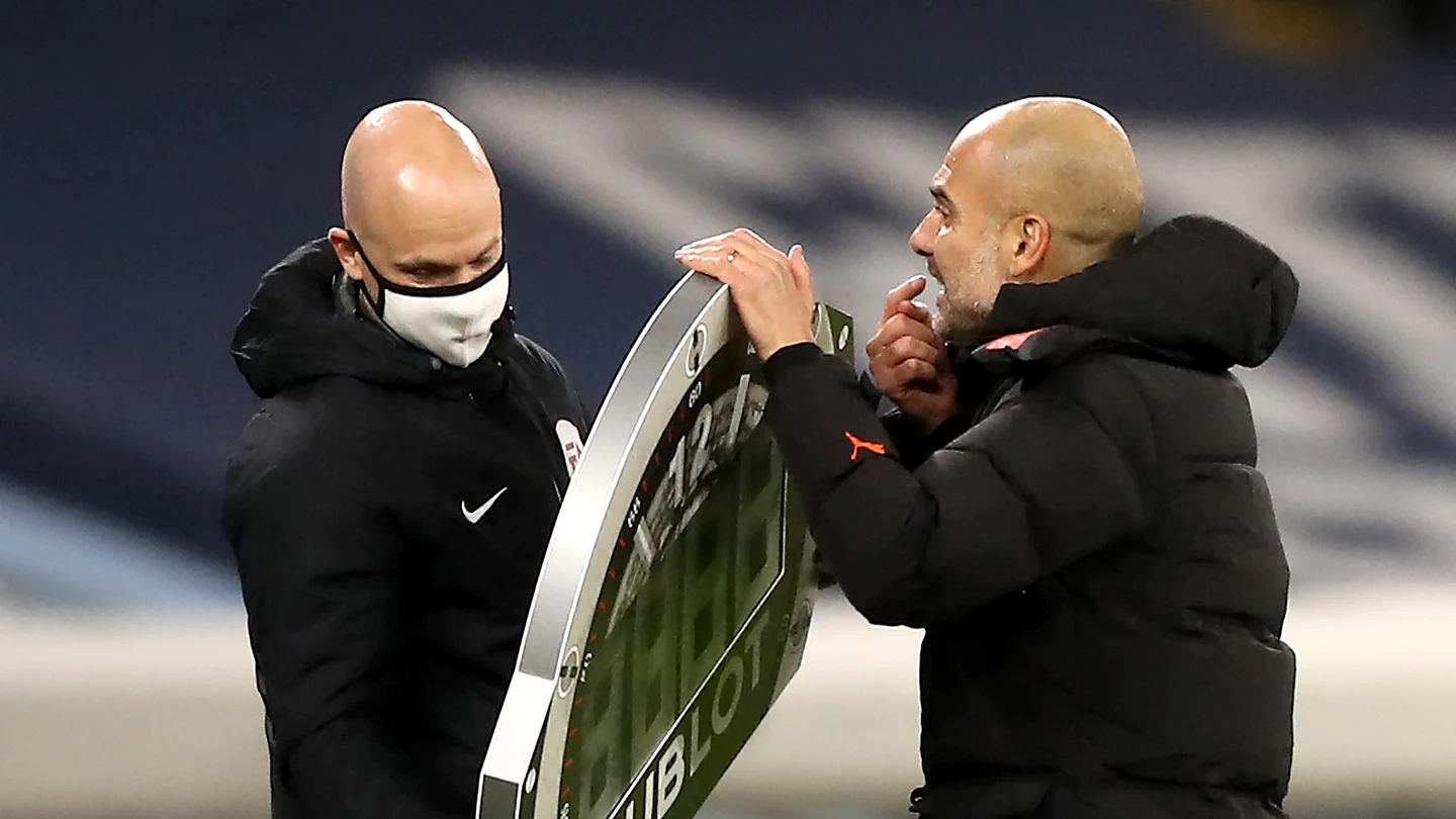 Pep Guardiola pierde los papeles con el cuarto ábitro Pep Guardiola pierde los papeles con el cuarto ábitro