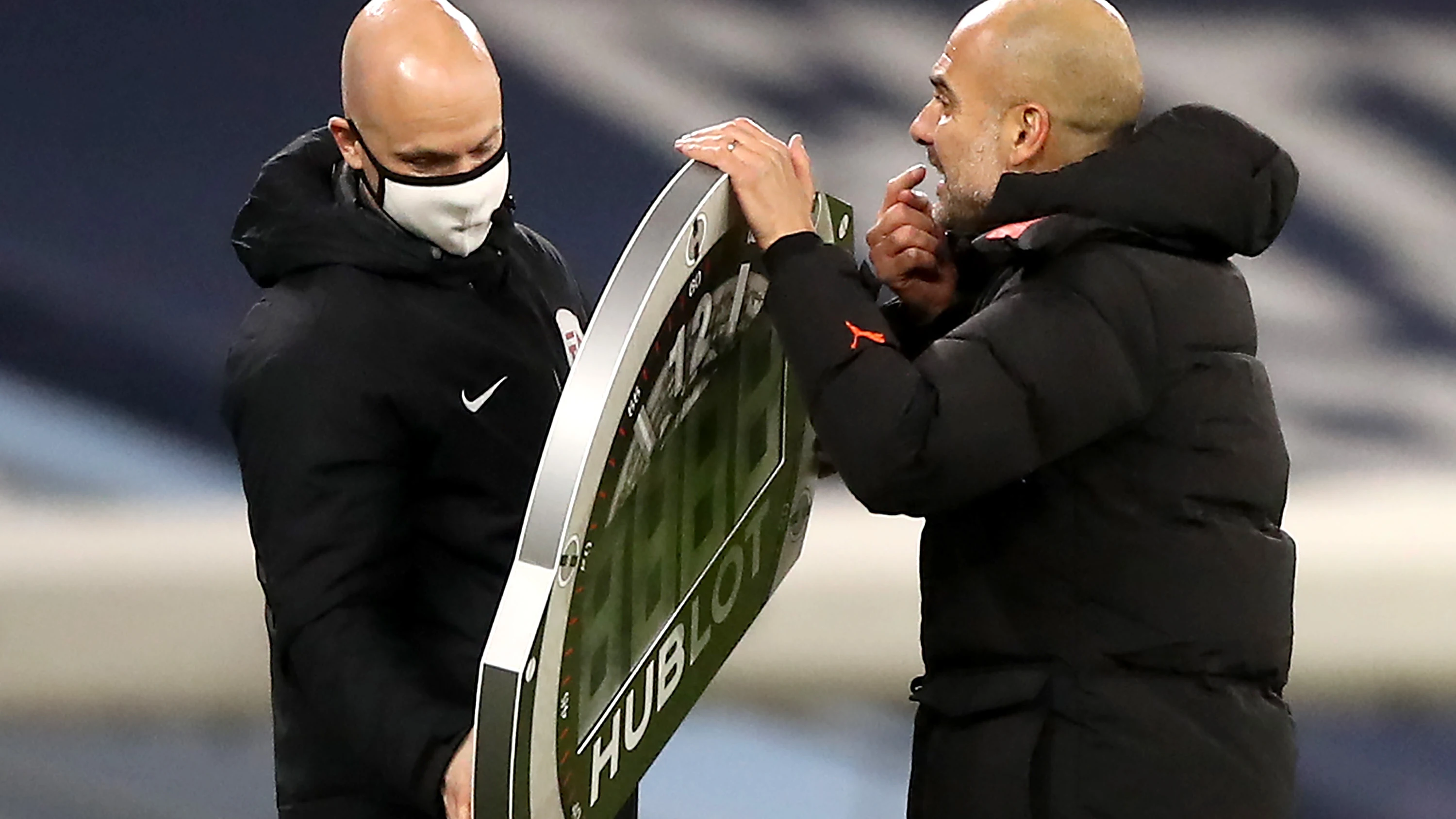 Pep Guardiola pierde los papeles con el cuarto ábitro