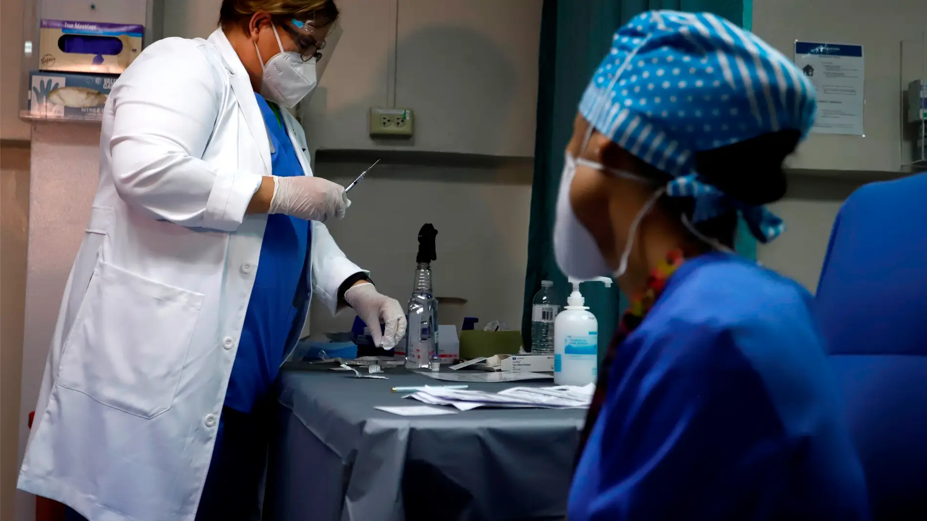 Vacunación en un hospital de Puerto Rico