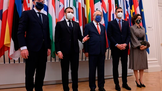 El presidente del Gobierno, Pedro Sánchez (2d) posa con el con el secretario general de la OCDE, Ángel Gurría (c), el presidente francés, Emmanuel Macron (2i) y el presidente del Consejo Europeo, Charles Michel (i) entre otros asistentes, durante el sesenta aniversario de dicho organismo, el 14 de diciembre en París El presidente del Gobierno, Pedro Sánchez (2d) posa con el con el secretario general de la OCDE, Ángel Gurría (c), el presidente francés, Emmanuel Macron (2i) y el presidente del Consejo Europeo, Charles Michel (i) entre otros asistentes, durante el sesenta aniversario de dicho organismo, el 14 de diciembre en París