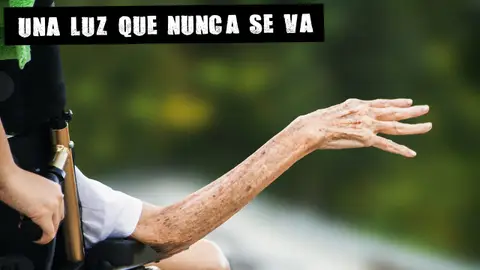 Imagen de archivo de la mano de una persona mayor Imagen de archivo de la mano de una persona mayor