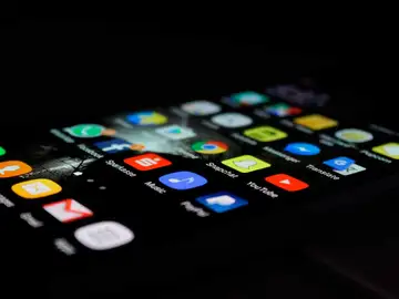 Activar el modo oscuro permite descansar nuestra vista Activar el modo oscuro permite descansar nuestra vista