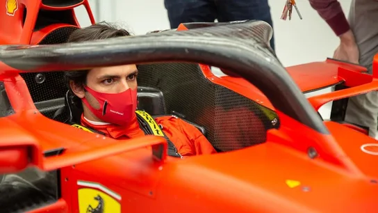 Carlos Sainz, subido en el Ferrari Carlos Sainz, subido en el Ferrari