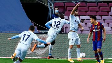 Diakhaby celebra un gol ante el Barça