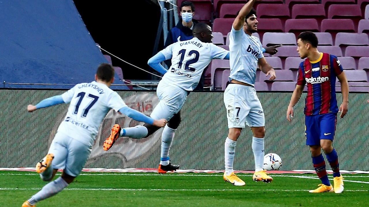 Diakhaby celebra un gol ante el Barça