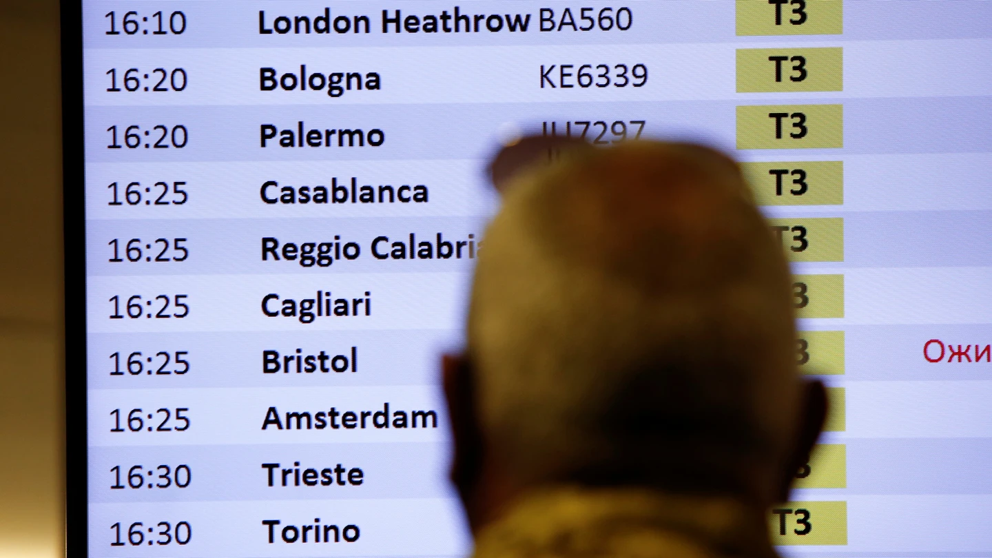 El aeropuerto de Fiumicino (Roma) espera pasajeros en plena pandemia El aeropuerto de Fiumicino (Roma) espera pasajeros en plena pandemia