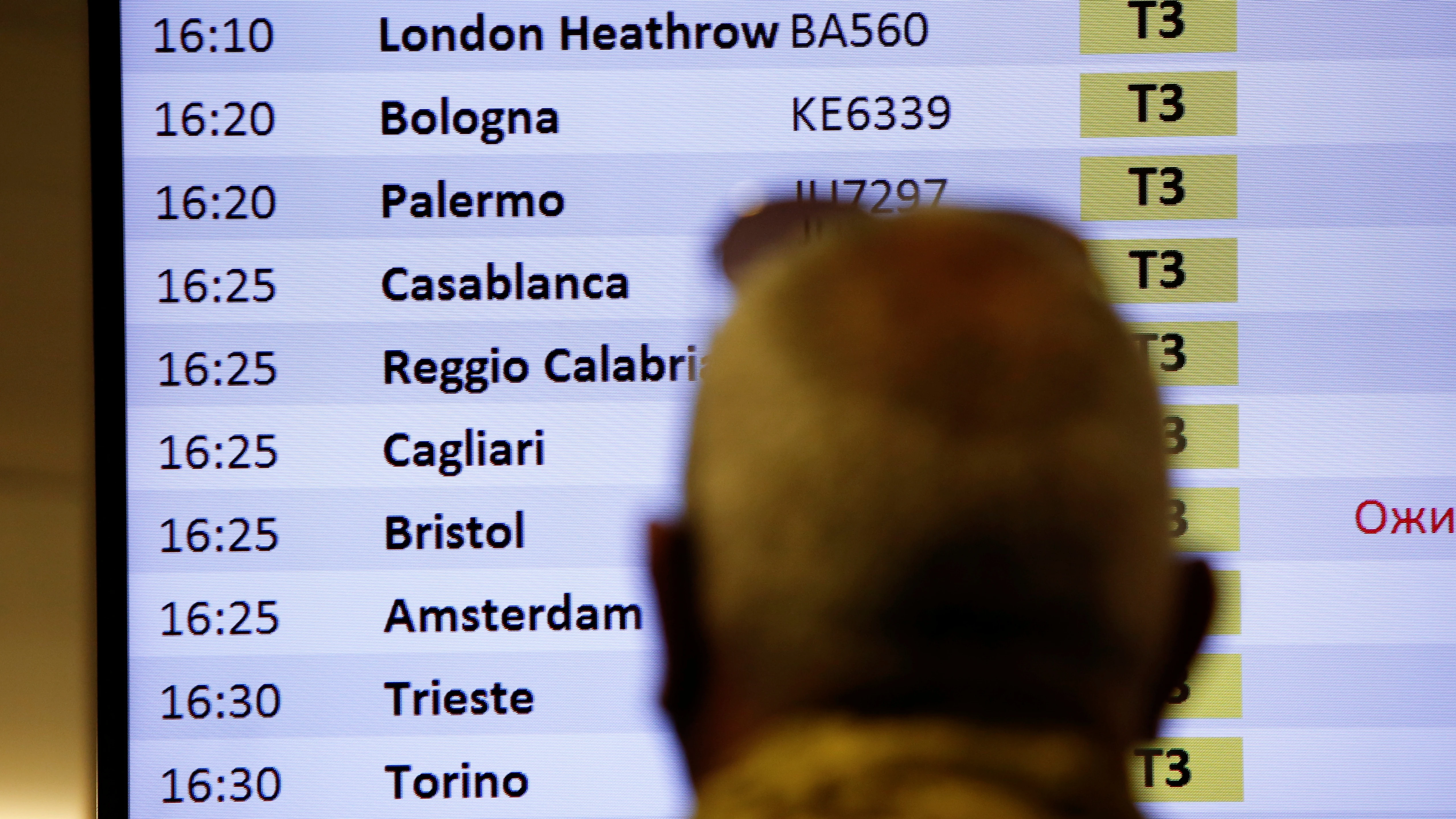 El aeropuerto de Fiumicino (Roma) espera pasajeros en plena pandemia El aeropuerto de Fiumicino (Roma) espera pasajeros en plena pandemia