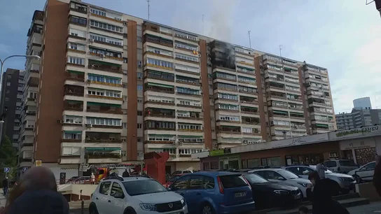 Cuatro intoxicaciones leves en el incendio de una vivienda en el décimo piso de un edificio del Barrio del Pilar Cuatro intoxicaciones leves en el incendio de una vivienda en el décimo piso de un edificio del Barrio del Pilar