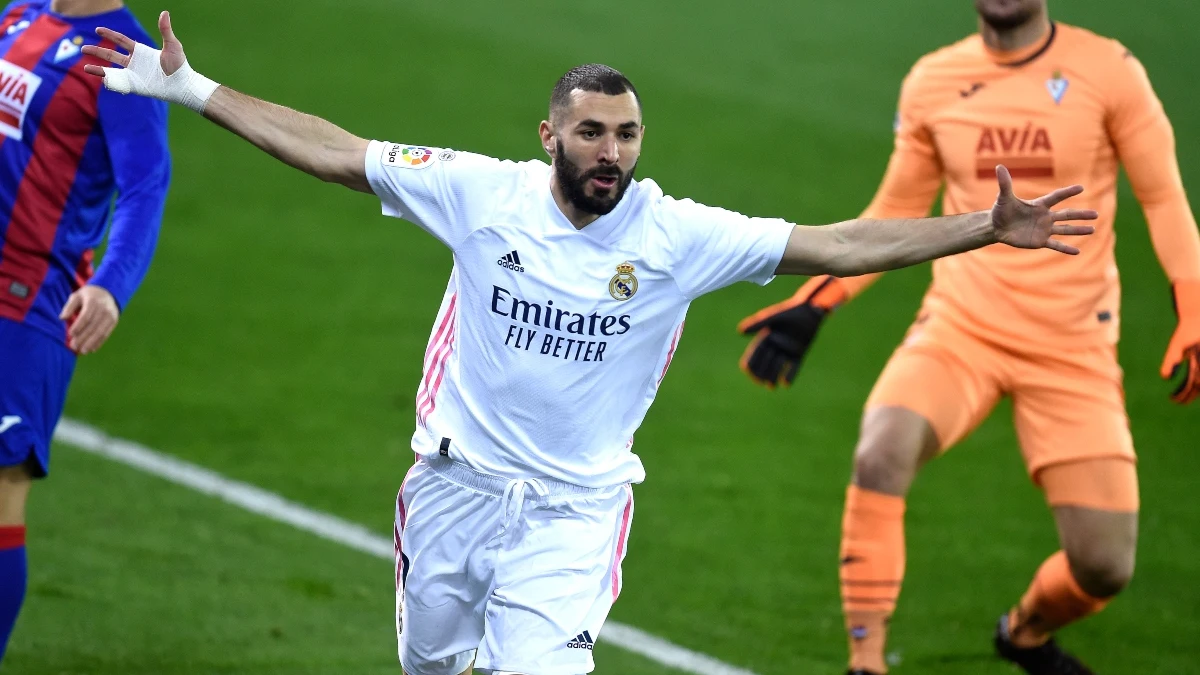 Benzema celebra un gol ante el Eibar