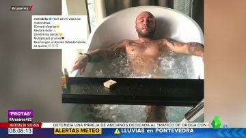 El posado de Kiko Rivera desnudo en la bañera que ha revolucionado las redes: así luce pectoral