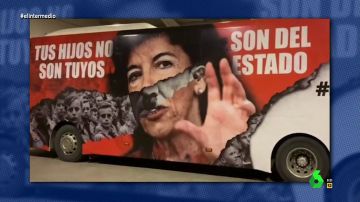 Un autobús compara a Celáa con Hitler en la manifestación contra la ley educativa: "Tus hijos no son tuyos, son del Estado"